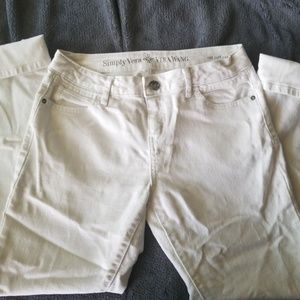 **2 FOR $15** Vera Wang White capri pants